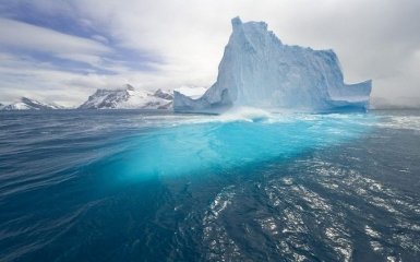 В рази більше Манхеттена: від відомого льодовика в Антарктиді відколовся гігантський айсберг