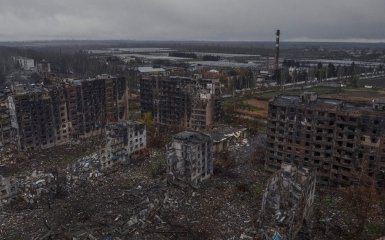 The occupiers are accumulating troops and equipment on the southern outskirts of Myrnograd