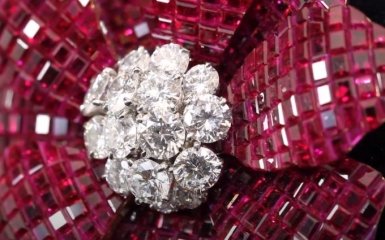 В Киеве выставят легендарные украшения Van Cleef & Arpels, оцененные аристократками и селебрити