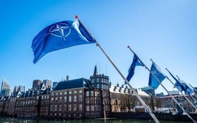 НАТО має обговорити варіанти надання гарантій безпеки Україні — Столтенберг