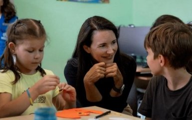 Відома голлівудська акторка Девіс відвідала українських біженців у Кишиневі