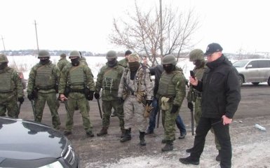 Блокада Донбасса: появились видео стычек активистов и полиции