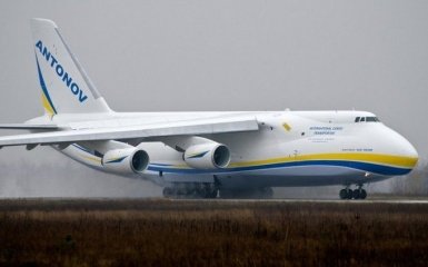 Видео с украинским самолетом, спасающим Boeing, стало хитом сети