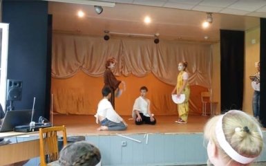 Вернем Аляску: сеть поразило видео со школьного спектакля в России