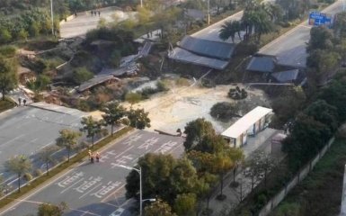 У Китаї обвалився шляхопровід, багато загиблих: з'явилися відео з місця