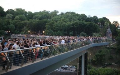 У Києві відкрили скляний пішохідний міст (фото, відео)