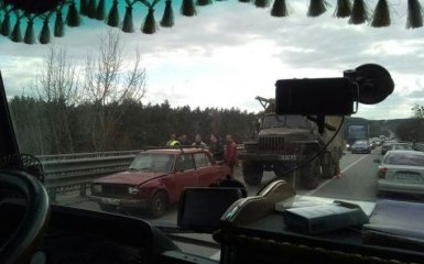 В Харькове грузовик военных попал в ДТП: опубликованы фото