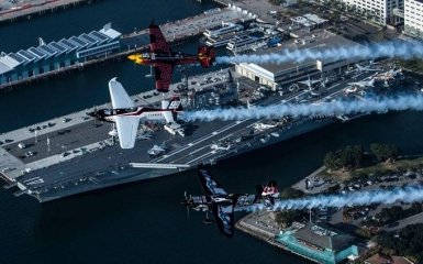 В США прошел чемпионат мира по авиаслалому: появились яркие фото и видео