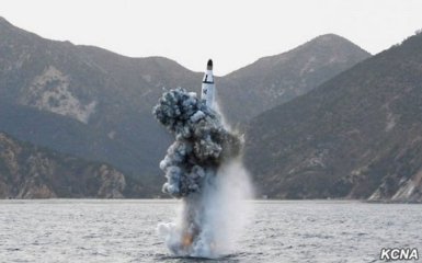 КНДР продолжает грозить миру своей ракетой: опубликованы фото