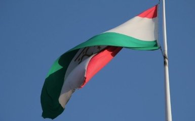 Кыргызстан начал эвакуацию на границе с Таджикистаном после обстрелов