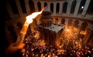 В Иерусалиме сошел Благодатный огонь: появились видео и фото
