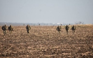 В Украине срочно стягивают военных к границе с Крымом  - что происходит