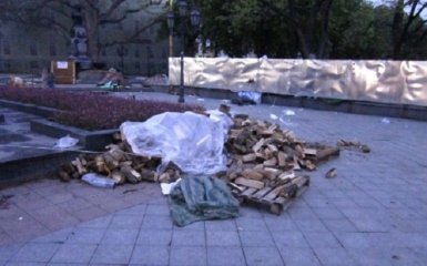 В Одессе задержали титушек, громивших палатки активистов: опубликовано ночное видео