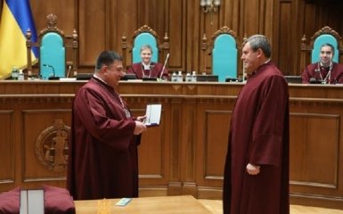 КСУ неожиданно набросился с обвинениями на украинских антикоррупционеров