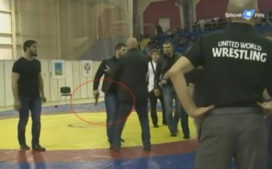 Чемпионат по борьбе в России закончился массовой дракой: опубликовано видео