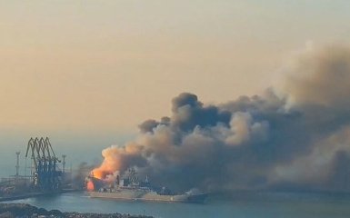 В окупованому Севастополі після серії вибухів зупинили рух морського транспорту