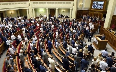 Парубий передал закон об изменениях в процессуальные кодексы подписи Порошенко