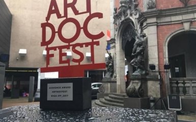 На фестивале в Москве сорвали показ фильма про войну в Украине: появилось видео