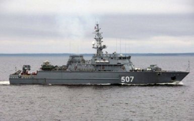Біля кордонів ще однієї країни помітили військовий корабель РФ