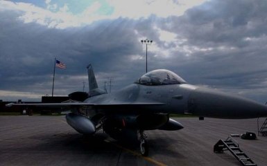 Демократи вимагають від Байдена дати Україні F-16 і ракети ATACMS