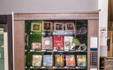Донецкий сепаратист в Киеве торгует книгами о Бандере: соцсети в шоке