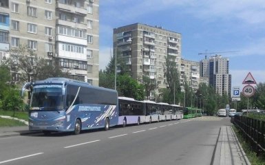 Бойовики ДНР автобусами звозять людей на "річницю референдуму": з'явилися фото