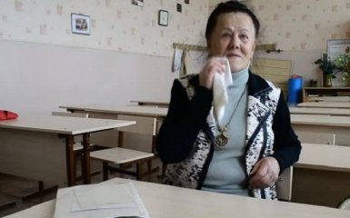 В сети высмеяли антиукраинскую пропаганду о бабушке и поезде: опубликовано видео