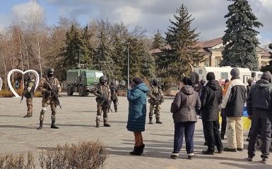 Военные РФ зашли в Скадовск и требуют не проводить митинги