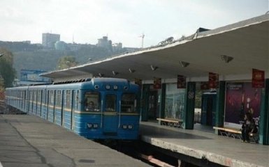 У київському метро загинув хлопець, який намагався проїхатись на вагоні