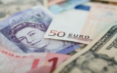 Курс валют на сьогодні 22 грудня: долар подешевшав, евро дешевшає