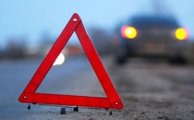 Військова вантажівка зіткнулася з автобусом з шахтарями на Донбасі, є постраждалі