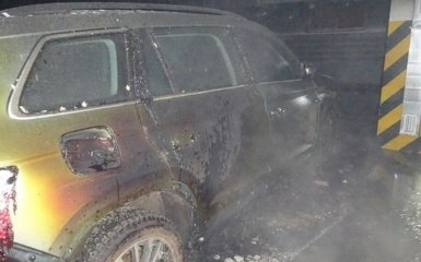 У Києві спалили авто "контролера" справи про вбивство Ноздровскої: з'явилося відео