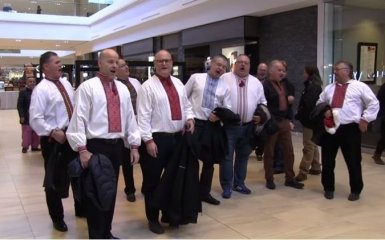 Жители Канады трогательно поздравили украинцев с Новым годом и Рождеством: опубликовано видео