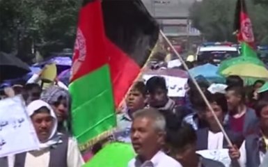 Число погибших в Кабуле снова выросло: появилось видео первых секунд после взрыва