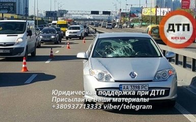 В Киеве произошло серьезное ДТП с пешеходом-нарушителем: появились фото и видео