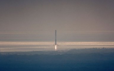 Space X успішно запустила ракету Falcon 9: вражаючі фото і відео
