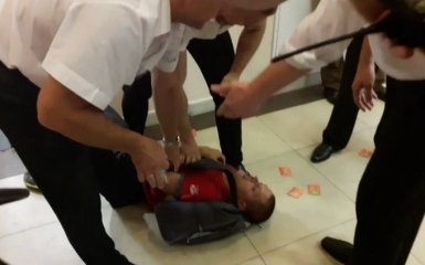 У Києві охорона торгового центру влаштувала скандал і бійку: з'явилися відео