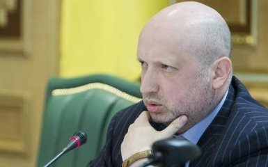 Турчинов рассказал, как повесит флаг Украины над Донецком: соцсети в восторге