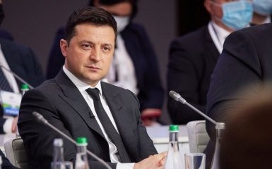 Зеленский расширил санкции против главреда "Страна.ua" Гужвы и ресурсов Шария