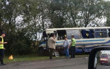 Пассажирский автобус на Львовщине попал в ДТП, есть погибшие: появились фото