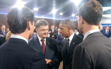 Порошенко похвастался фото с Обамой и не только