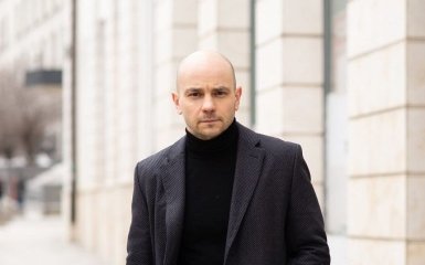 В России тоже сняли с самолета известного оппозиционера Пивоварова