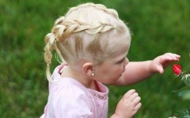 Как красиво заплести короткие волосы девочке в детсад: фото причесок на каждый день