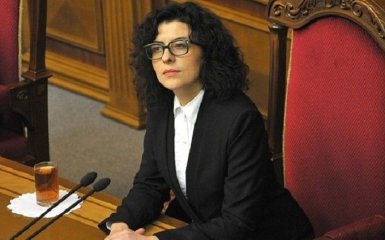 Нардепа в Раде поймали на разглядывании колготок: появилось фото