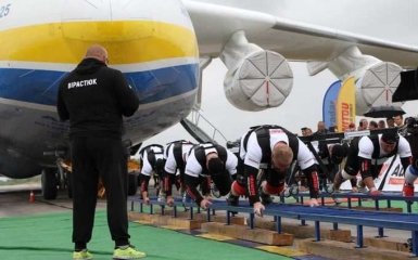 Украинские силачи установили невероятный рекорд по перетягиванию Ан-225 Мрия — видео