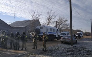 ФСБшники вдерлися у будинки кримських активістів - перші фото та відео