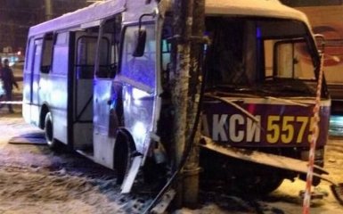Масштабна аварія з маршруткою в Києві: з'явилося відео з місця подій