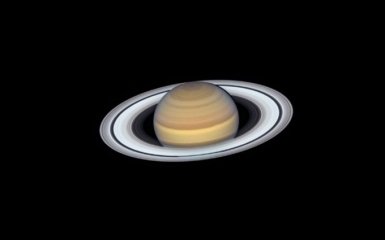 Сатурн з кільцями: телескоп Hubble зробив нове яскраве фото