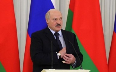 ЗМІ: Лукашенка терміново забрали до лікарні
