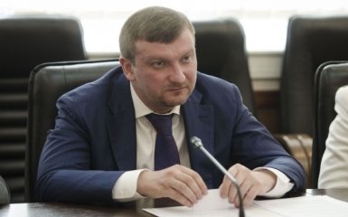 Есть способы вернуть в Украину деньги мафии Януковича — министр юстиции Павел Петренко